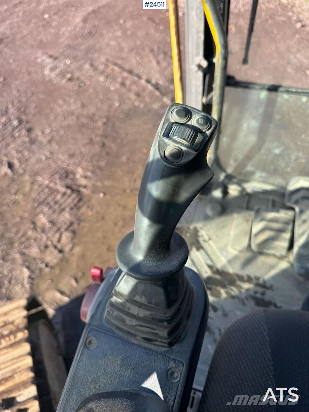 Volvo EC240CL Tracked Excavator – Digging Bucket Escavatori cingolati