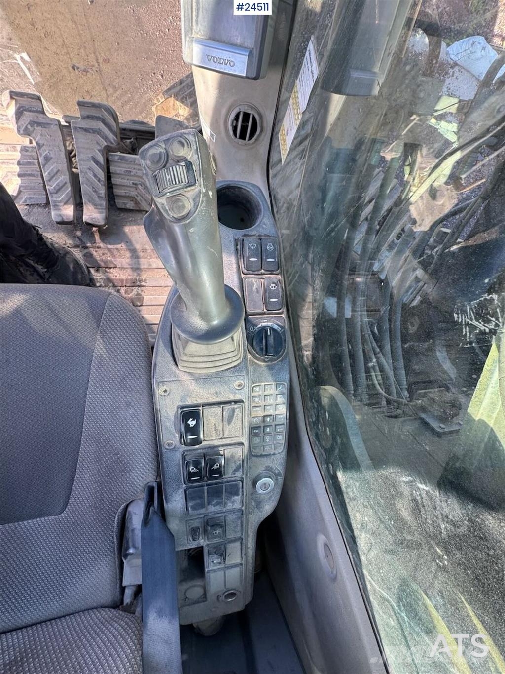 Volvo EC240CL Tracked Excavator – Digging Bucket Escavatori cingolati