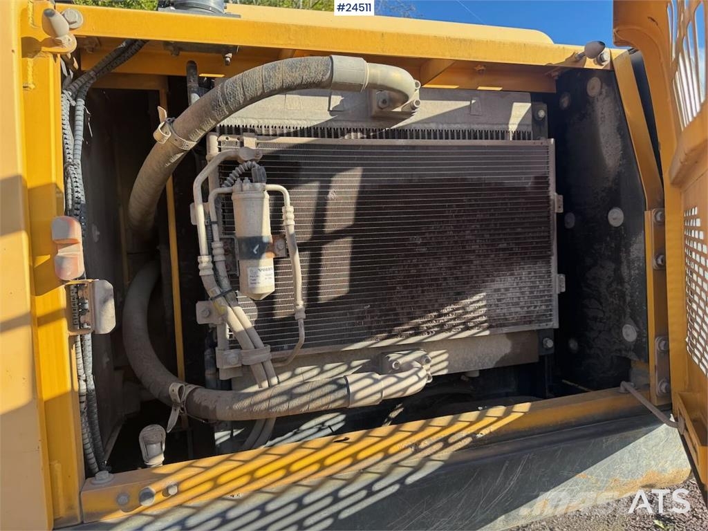 Volvo EC240CL Tracked Excavator – Digging Bucket Escavatori cingolati
