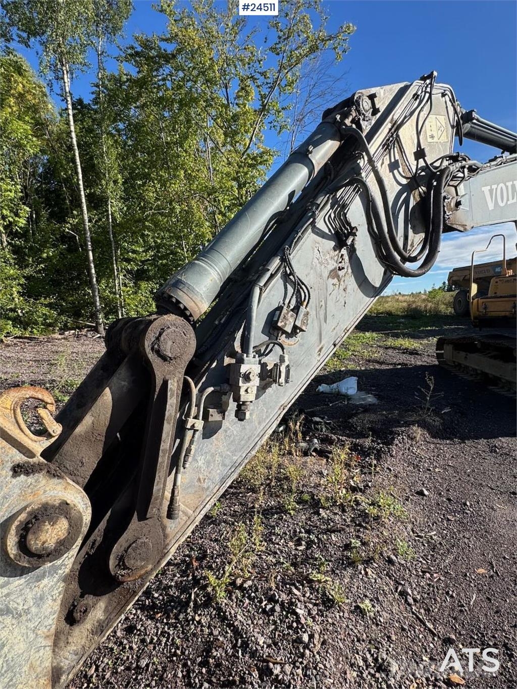 Volvo EC240CL Tracked Excavator – Digging Bucket Escavatori cingolati
