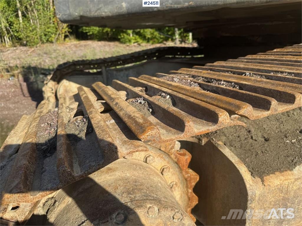 Volvo EC240CL Tracked Excavator – Digging Bucket Escavatori cingolati