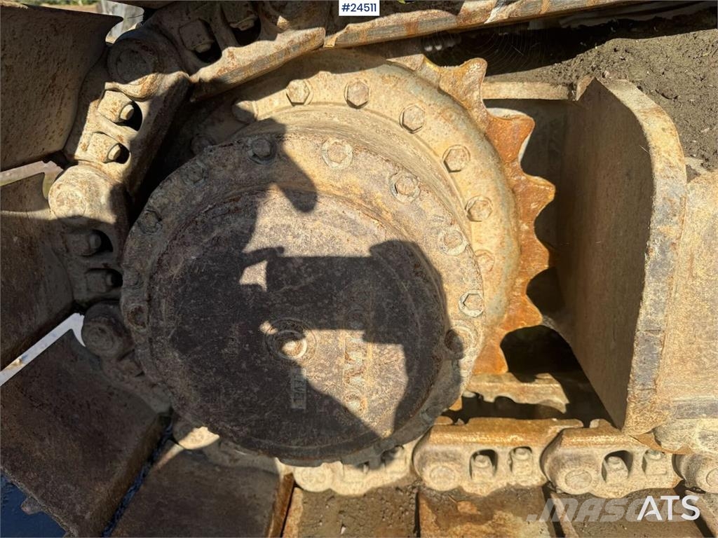 Volvo EC240CL Tracked Excavator – Digging Bucket Escavatori cingolati
