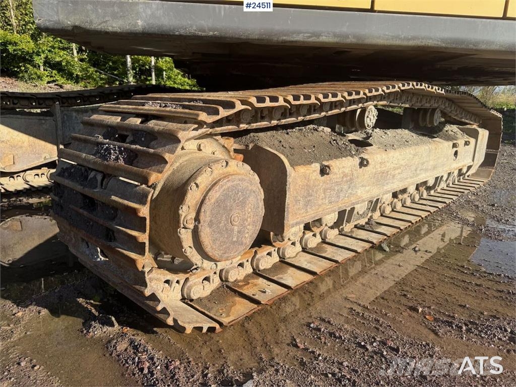 Volvo EC240CL Tracked Excavator – Digging Bucket Escavatori cingolati