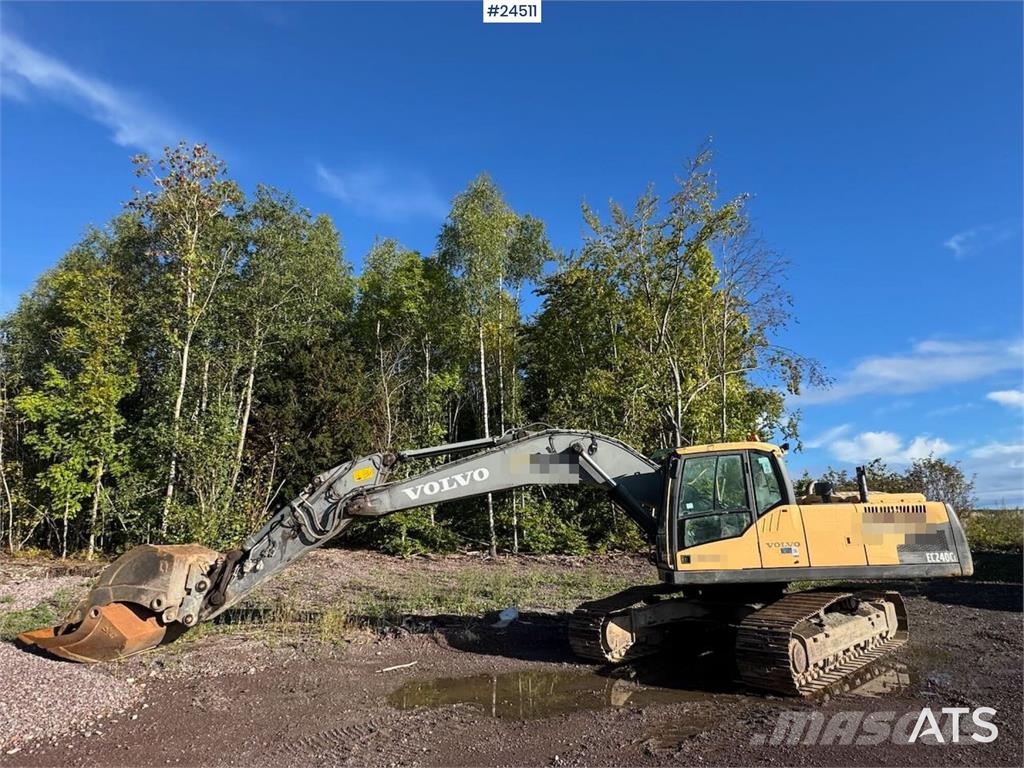 Volvo EC240CL Tracked Excavator – Digging Bucket Escavatori cingolati