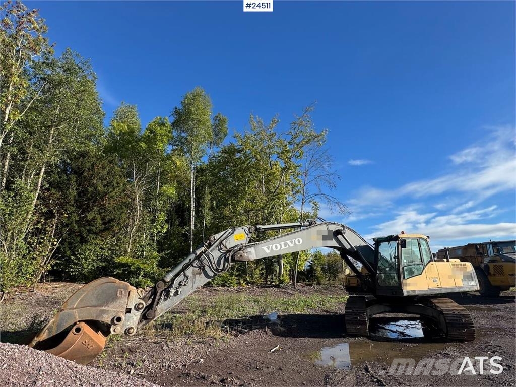 Volvo EC240CL Tracked Excavator – Digging Bucket Escavatori cingolati