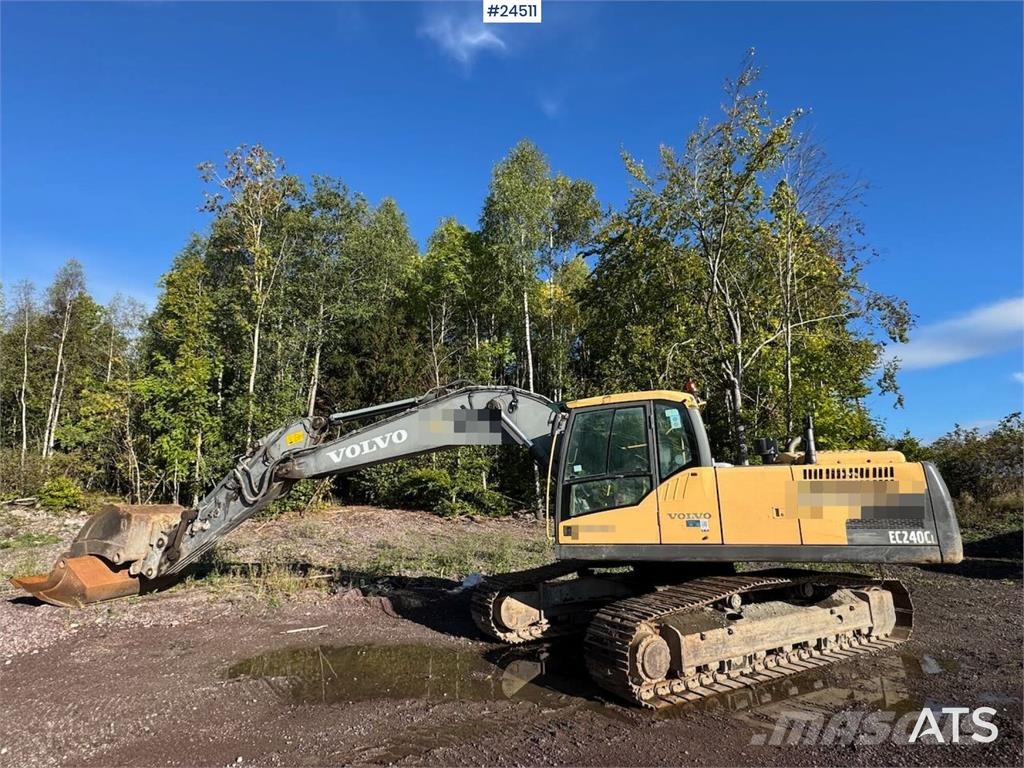 Volvo EC240CL Tracked Excavator – Digging Bucket Escavatori cingolati