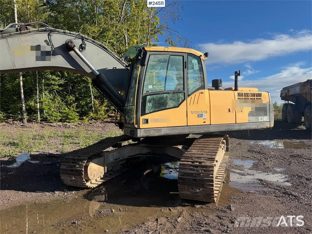 Volvo EC240CL Tracked Excavator – Digging Bucket Escavatori cingolati