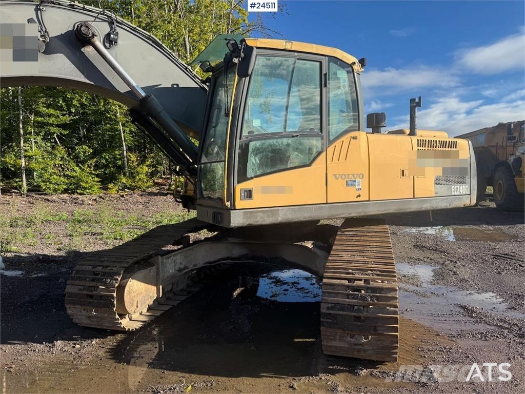 Volvo EC240CL Tracked Excavator – Digging Bucket Escavatori cingolati