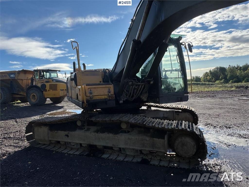 Volvo EC240CL Tracked Excavator – Digging Bucket Escavatori cingolati