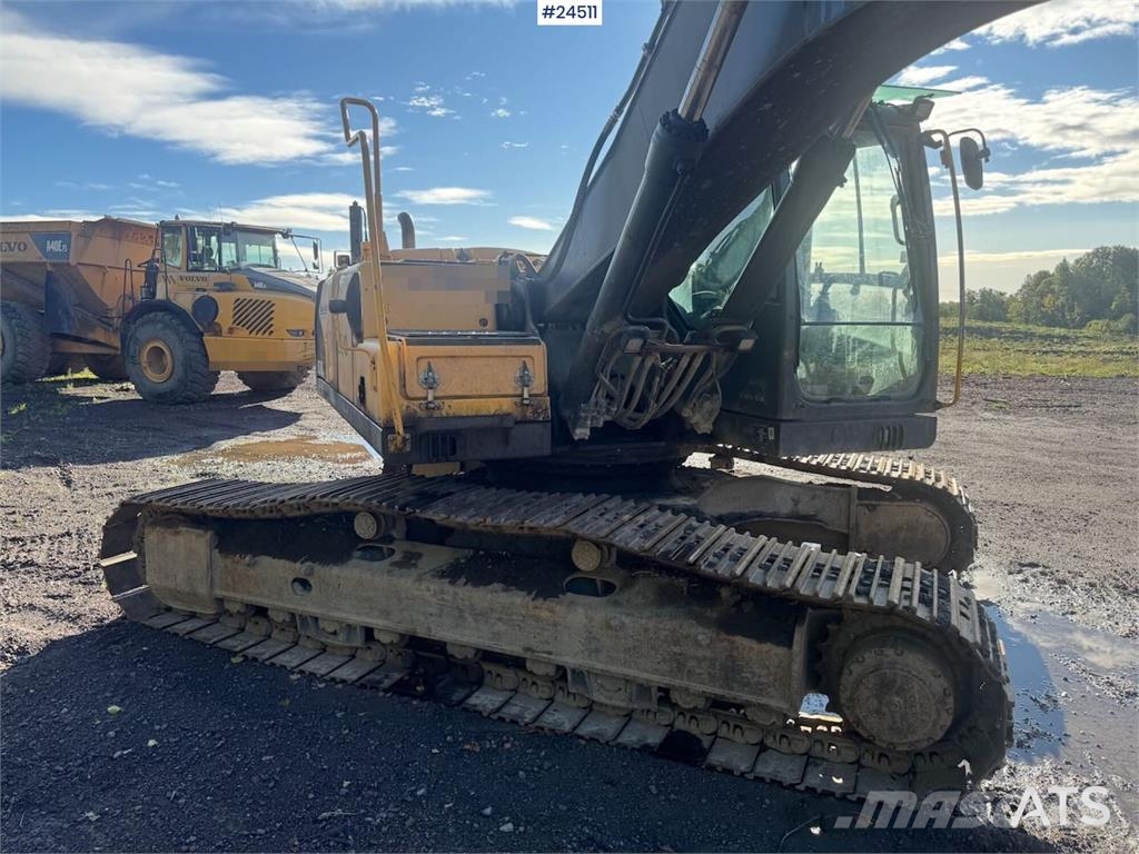 Volvo EC240CL Tracked Excavator – Digging Bucket Escavatori cingolati