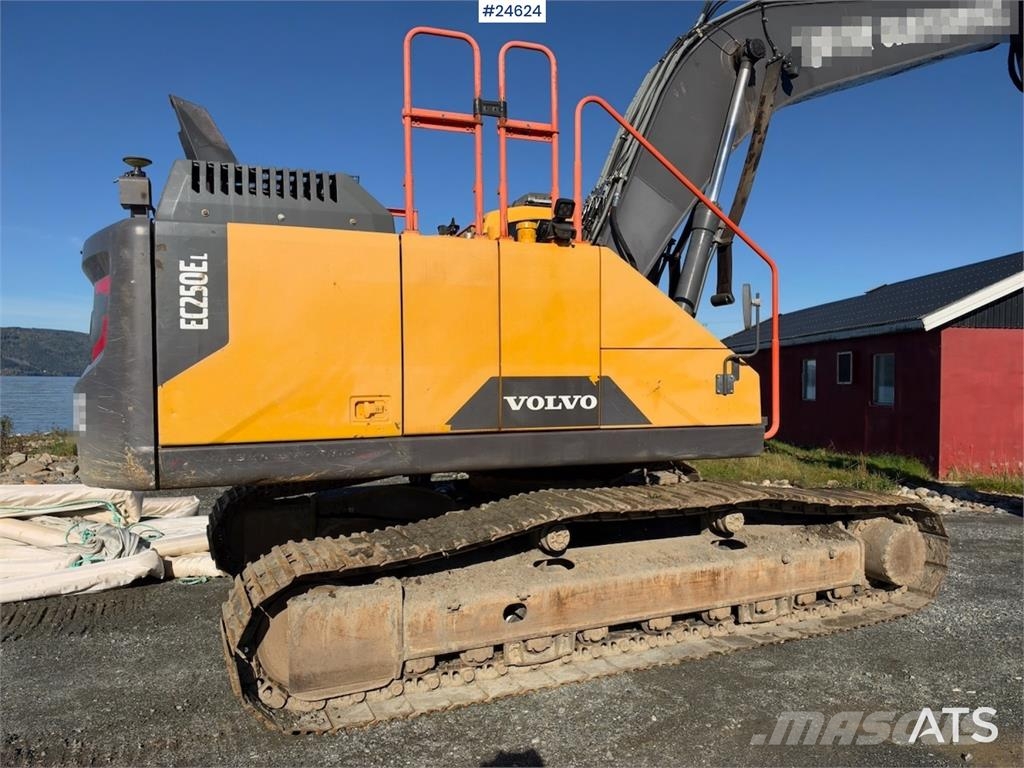 Volvo EC250EL Excavator with GPS, Tiltrotator and 2 Buck Beltegraver