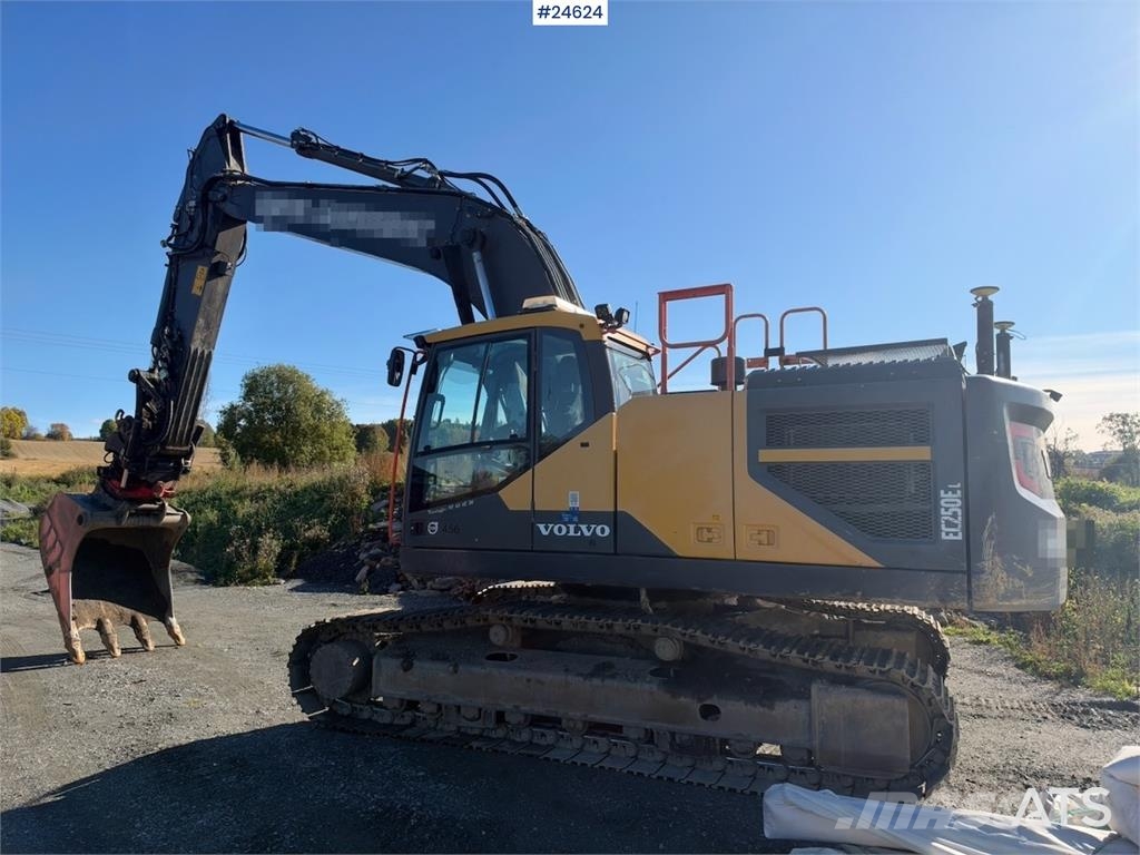 Volvo EC250EL Excavator with GPS, Tiltrotator and 2 Buck Beltegraver