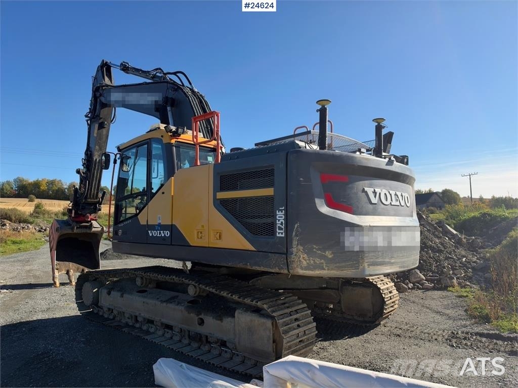 Volvo EC250EL Excavator with GPS, Tiltrotator and 2 Buck Beltegraver