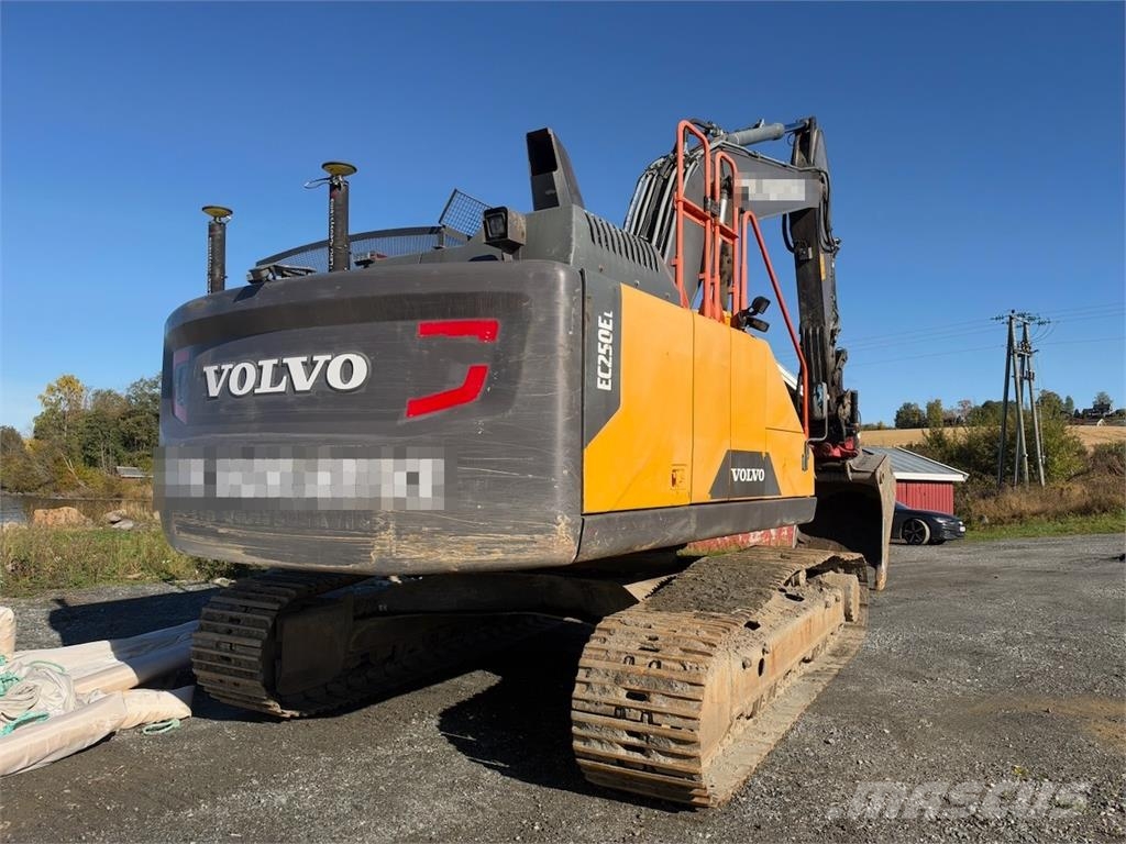 Volvo EC250EL Excavator with GPS, Tiltrotator and 2 Buck Beltegraver