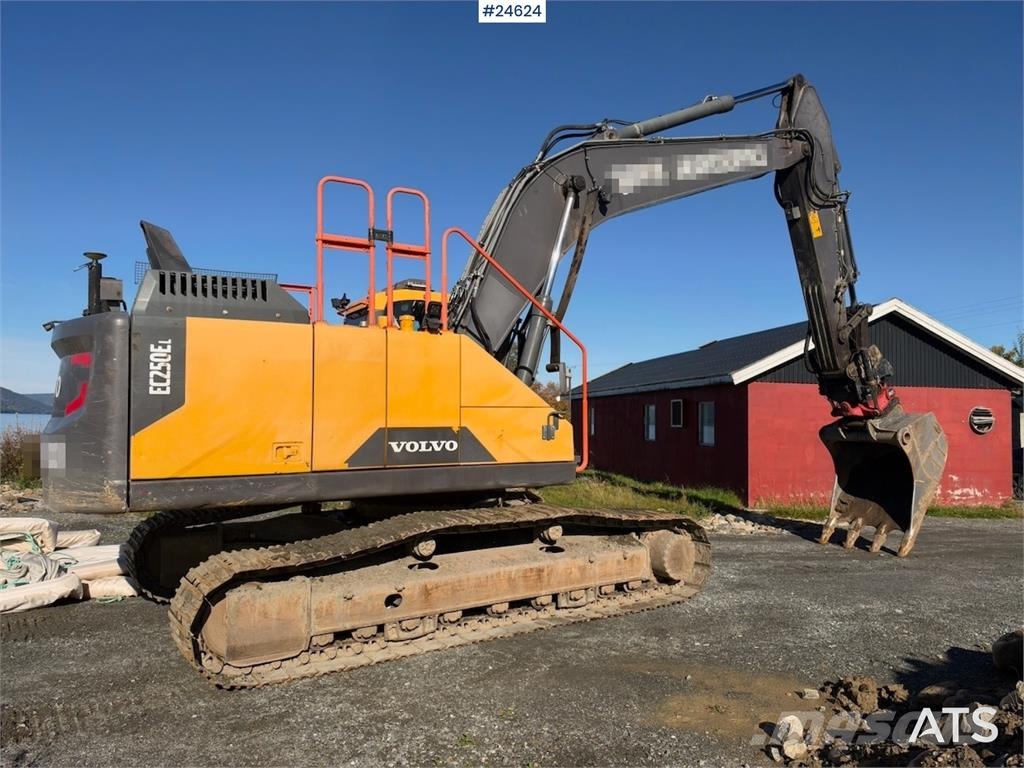 Volvo EC250EL Excavator with GPS, Tiltrotator and 2 Buck Beltegraver