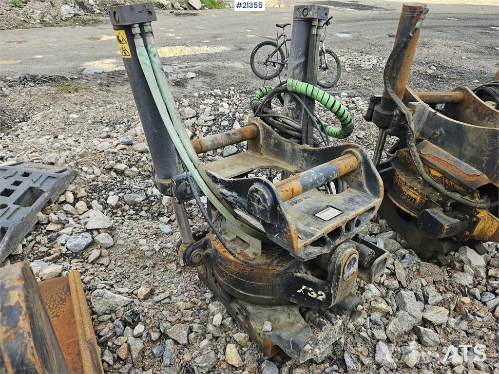 Volvo EC300 EL Bageri guseničari