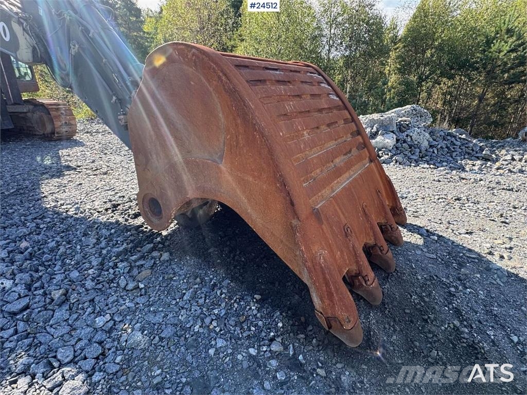 Volvo EC700C Tracked Excavator – Digging Bucket and Soos Crawler excavators
