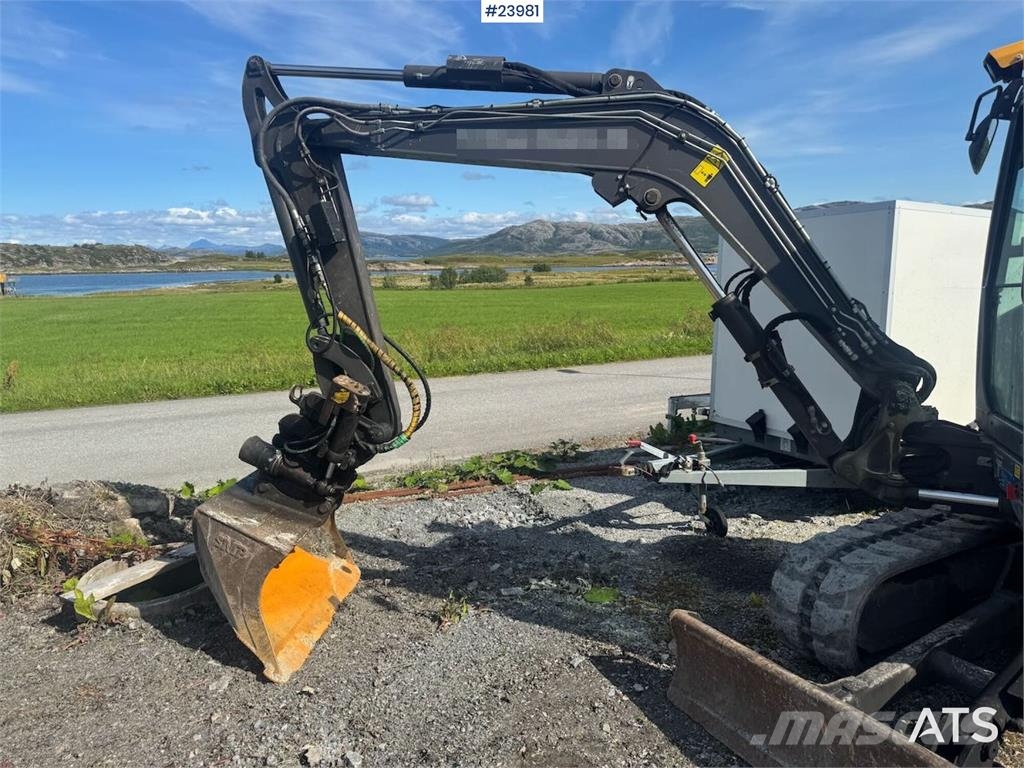Volvo ECR 50D Excavator - Tilt and 2 buckets حفارات زحافة