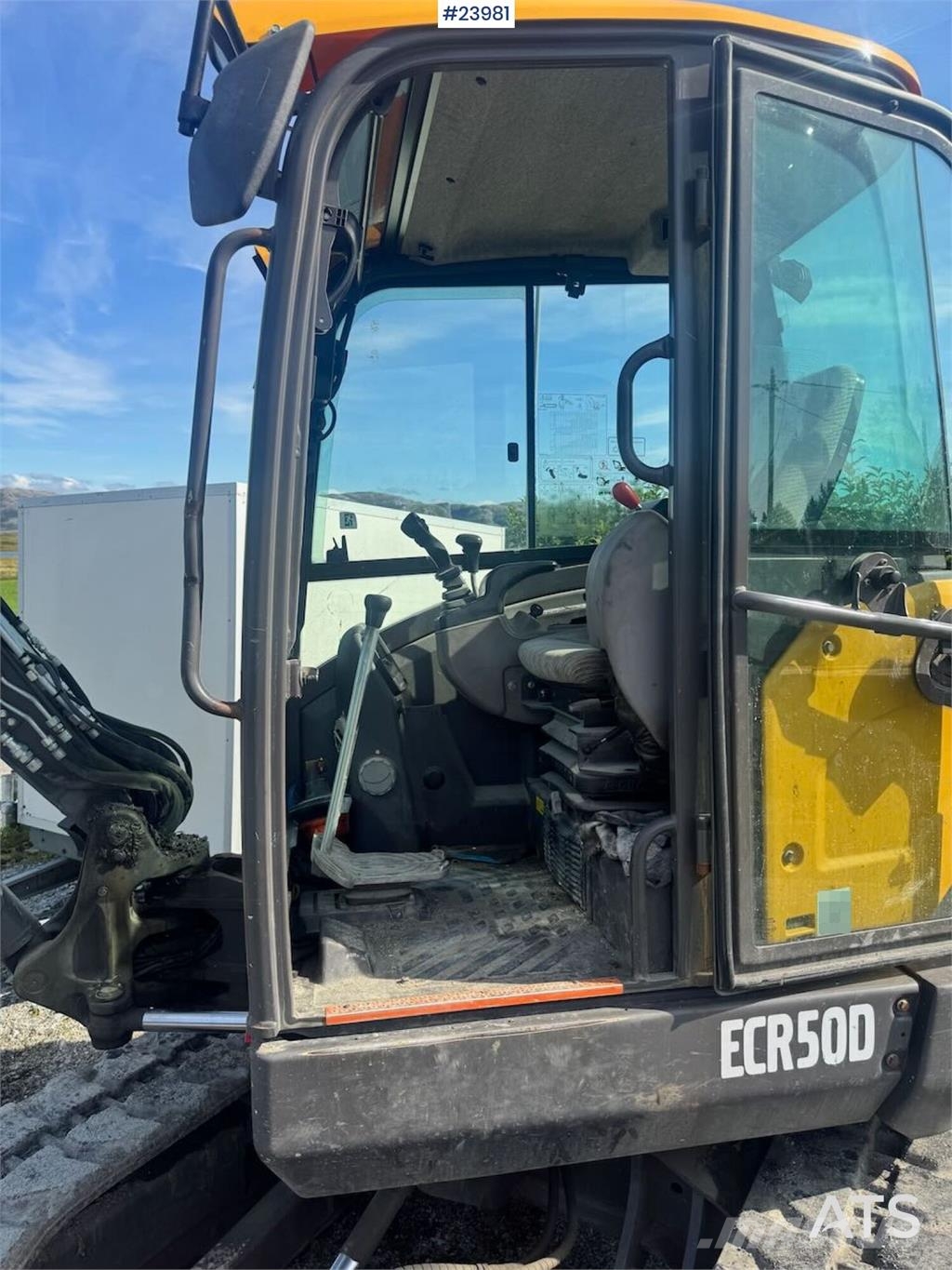 Volvo ECR 50D Excavator - Tilt and 2 buckets حفارات زحافة