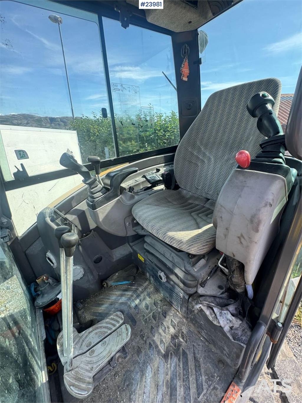 Volvo ECR 50D Excavator - Tilt and 2 buckets حفارات زحافة