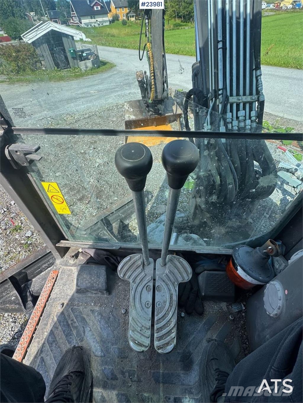 Volvo ECR 50D Excavator - Tilt and 2 buckets حفارات زحافة