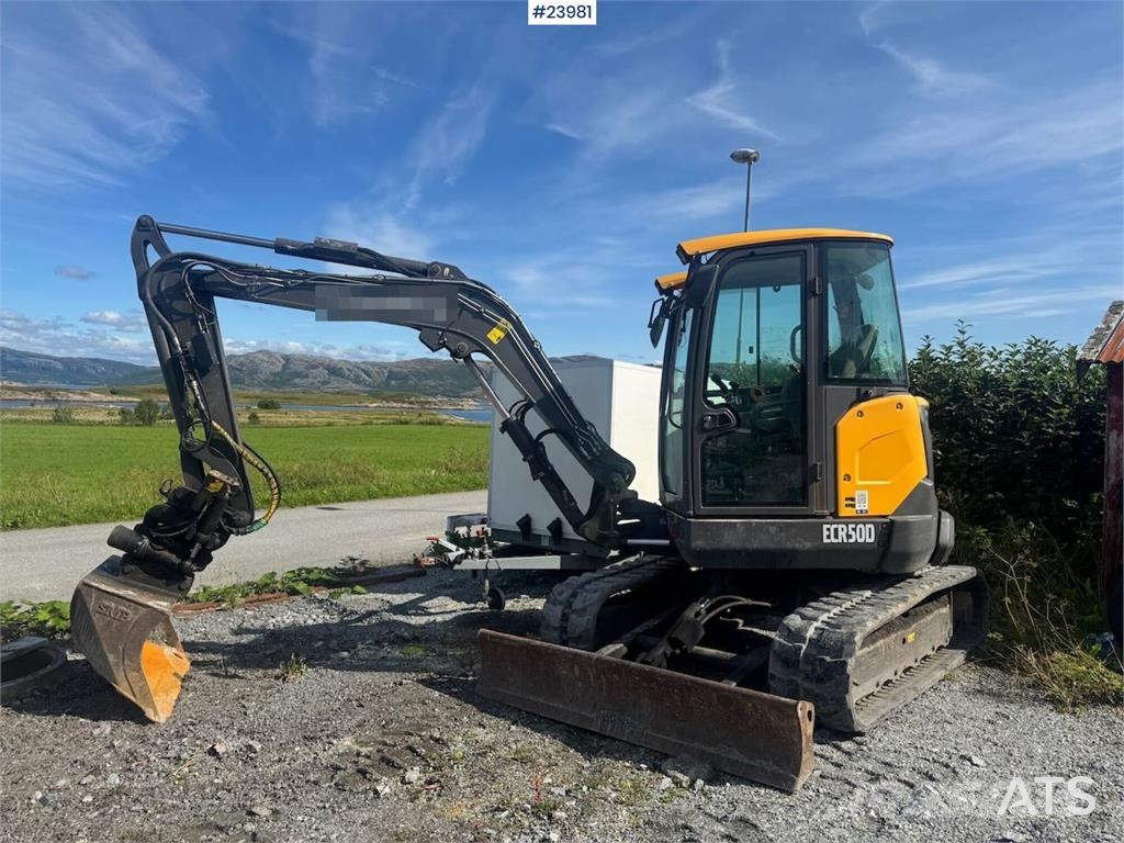 Volvo ECR 50D Excavator - Tilt and 2 buckets حفارات زحافة