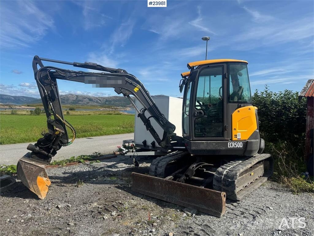 Volvo ECR 50D Excavator - Tilt and 2 buckets حفارات زحافة