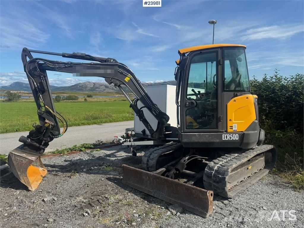 Volvo ECR 50D Excavator - Tilt and 2 buckets حفارات زحافة