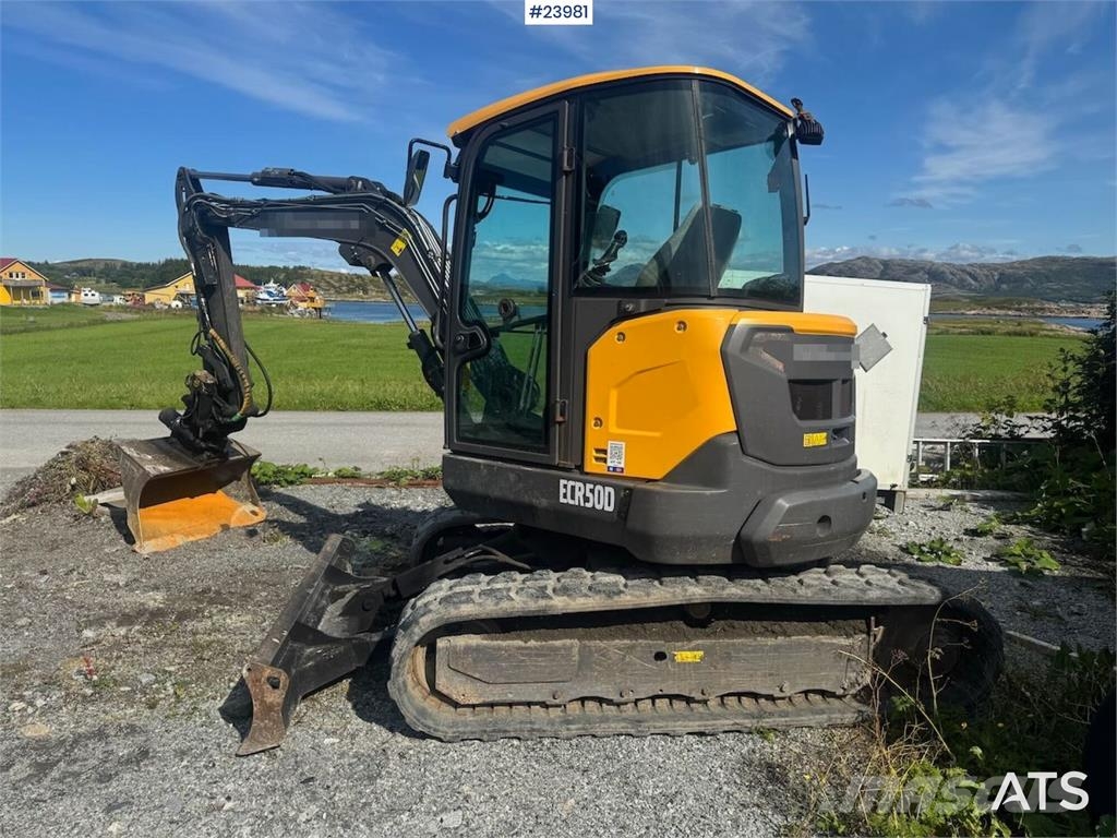 Volvo ECR 50D Excavator - Tilt and 2 buckets حفارات زحافة