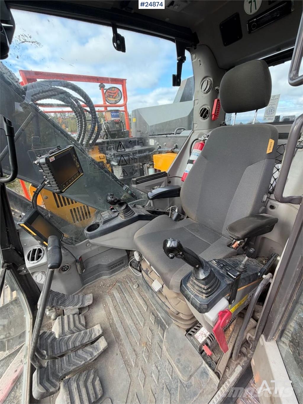 Volvo ECR145EL Crawler Excavator – 3 Buckets, Tiltrotato Crawler excavators