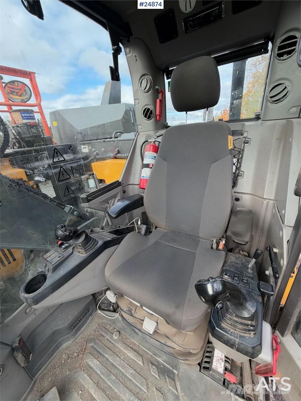 Volvo ECR145EL Crawler Excavator – 3 Buckets, Tiltrotato Crawler excavators