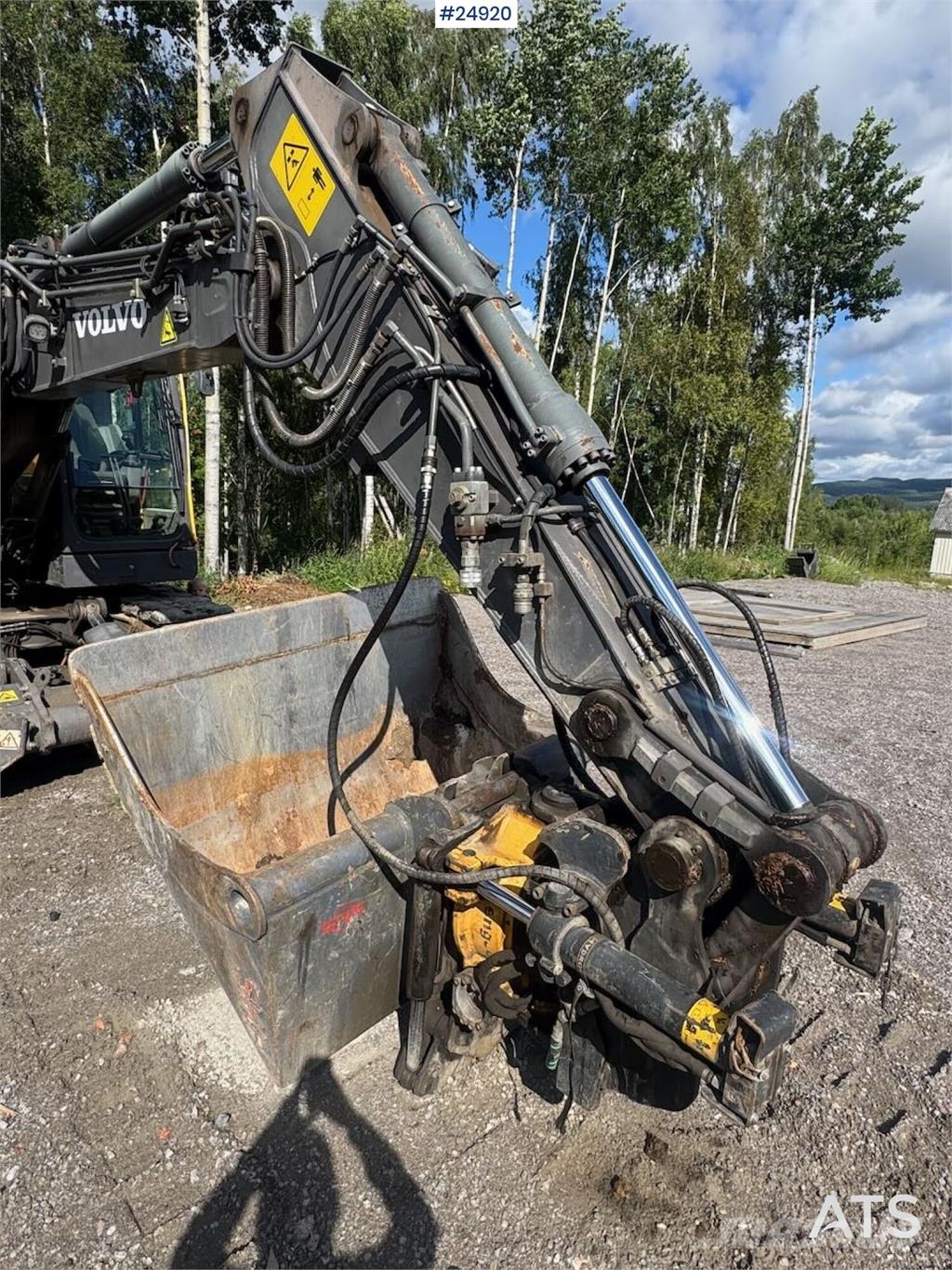 Volvo ECR145EL Tracked excavator with rail wheels – 4,30 Beltegraver