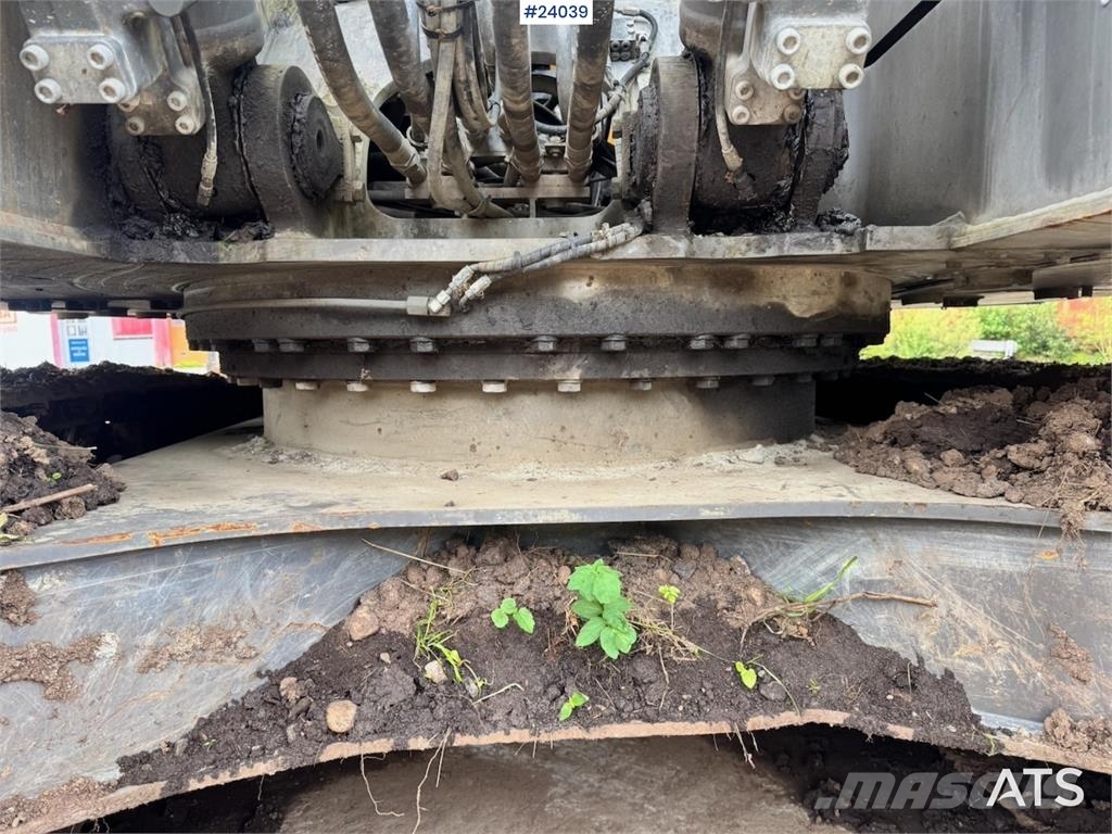 Volvo ECR235EL Excavator w/ Rototilt, 3 buckets, GPS and Beltegraver