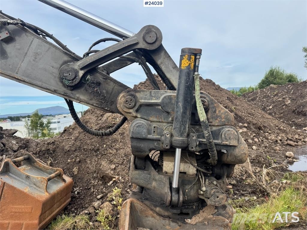 Volvo ECR235EL Excavator w/ Rototilt, 3 buckets, GPS and Beltegraver