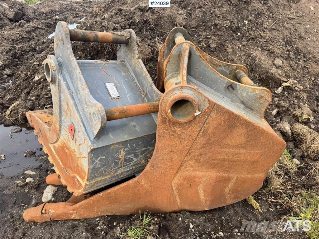 Volvo ECR235EL Excavator w/ Rototilt, 3 buckets, GPS and Beltegraver
