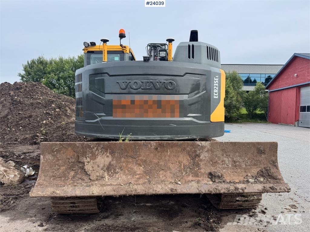 Volvo ECR235EL Excavator w/ Rototilt, 3 buckets, GPS and Beltegraver