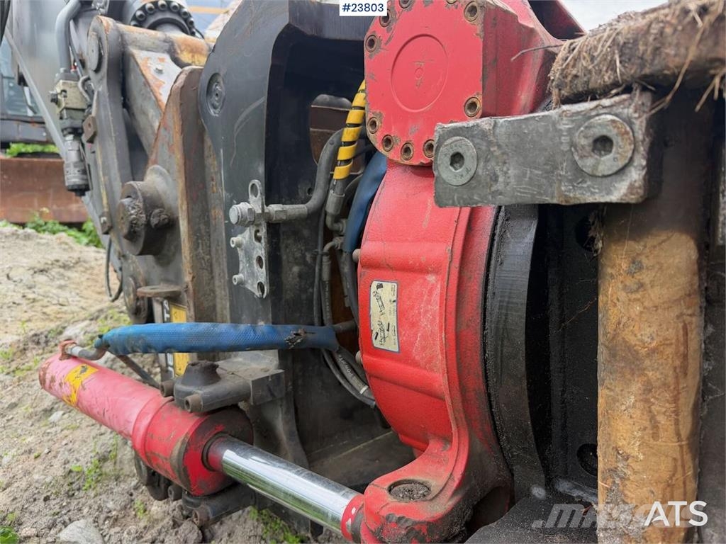 Volvo ECR305CL excavator w/ GPS, sanding bucket and roto حفارات زحافة