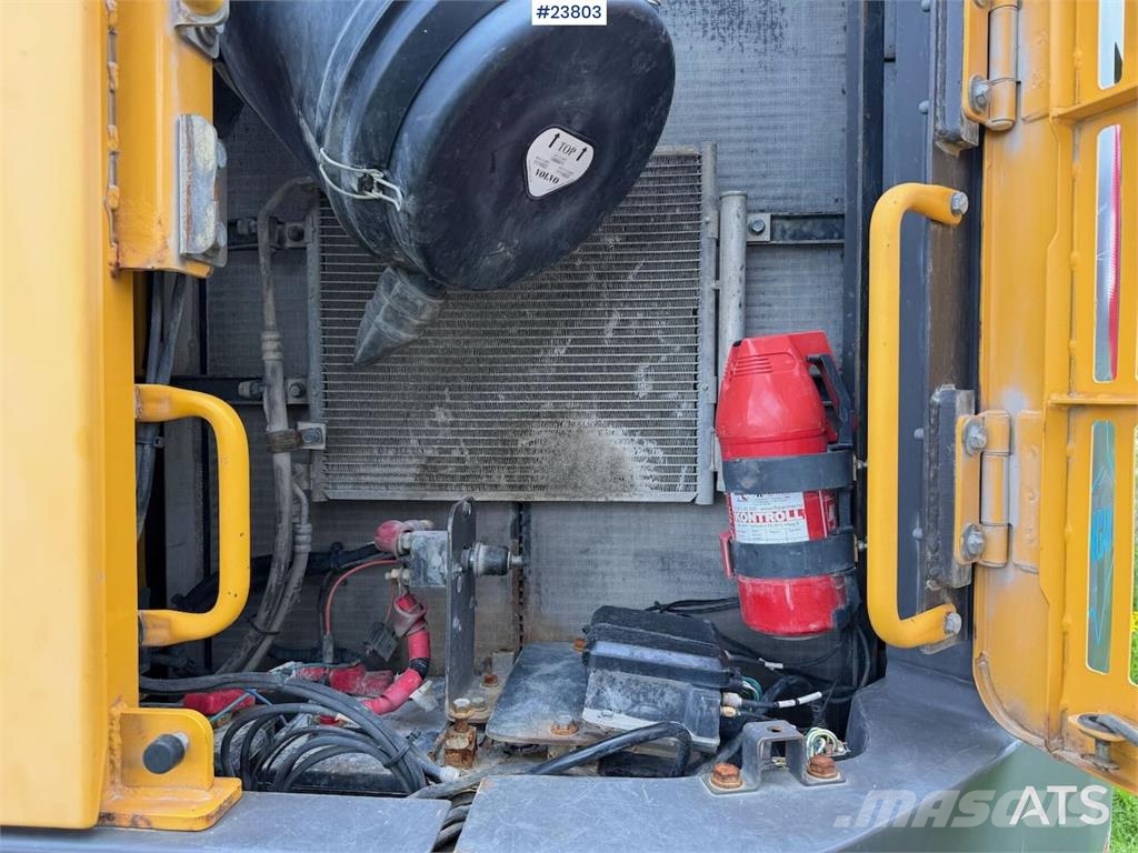 Volvo ECR305CL excavator w/ GPS, sanding bucket and roto حفارات زحافة