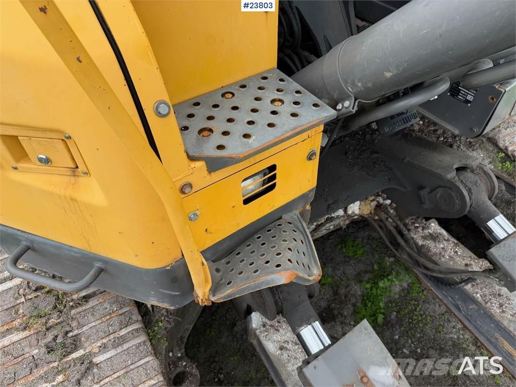 Volvo ECR305CL excavator w/ GPS, sanding bucket and roto حفارات زحافة