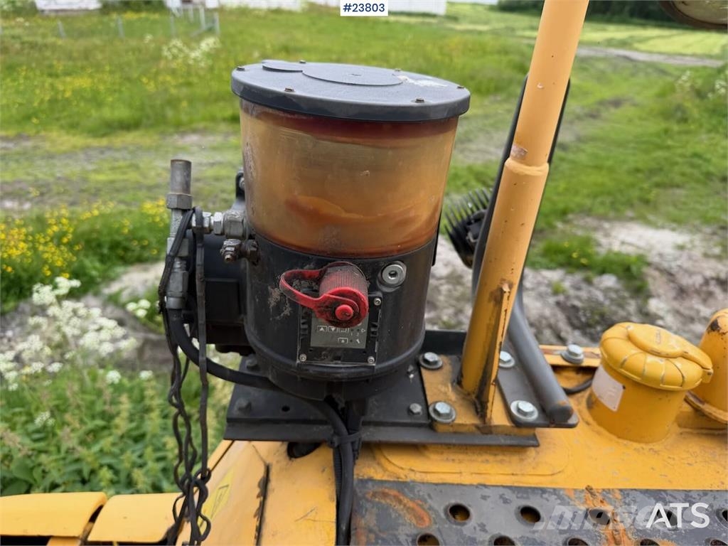 Volvo ECR305CL excavator w/ GPS, sanding bucket and roto حفارات زحافة