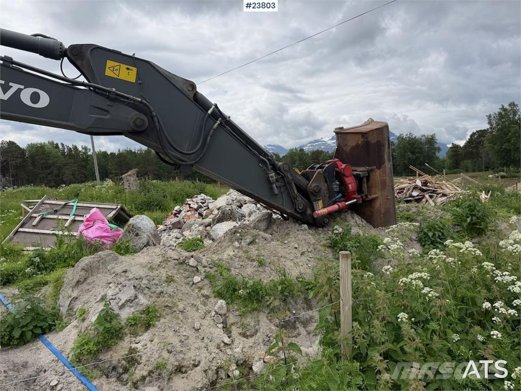 Volvo ECR305CL excavator w/ GPS, sanding bucket and roto حفارات زحافة