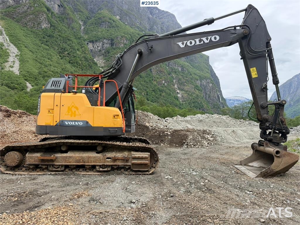 Volvo ECR355EL excavator with bucket, rototilt, and GPS Pásové rýpadlá