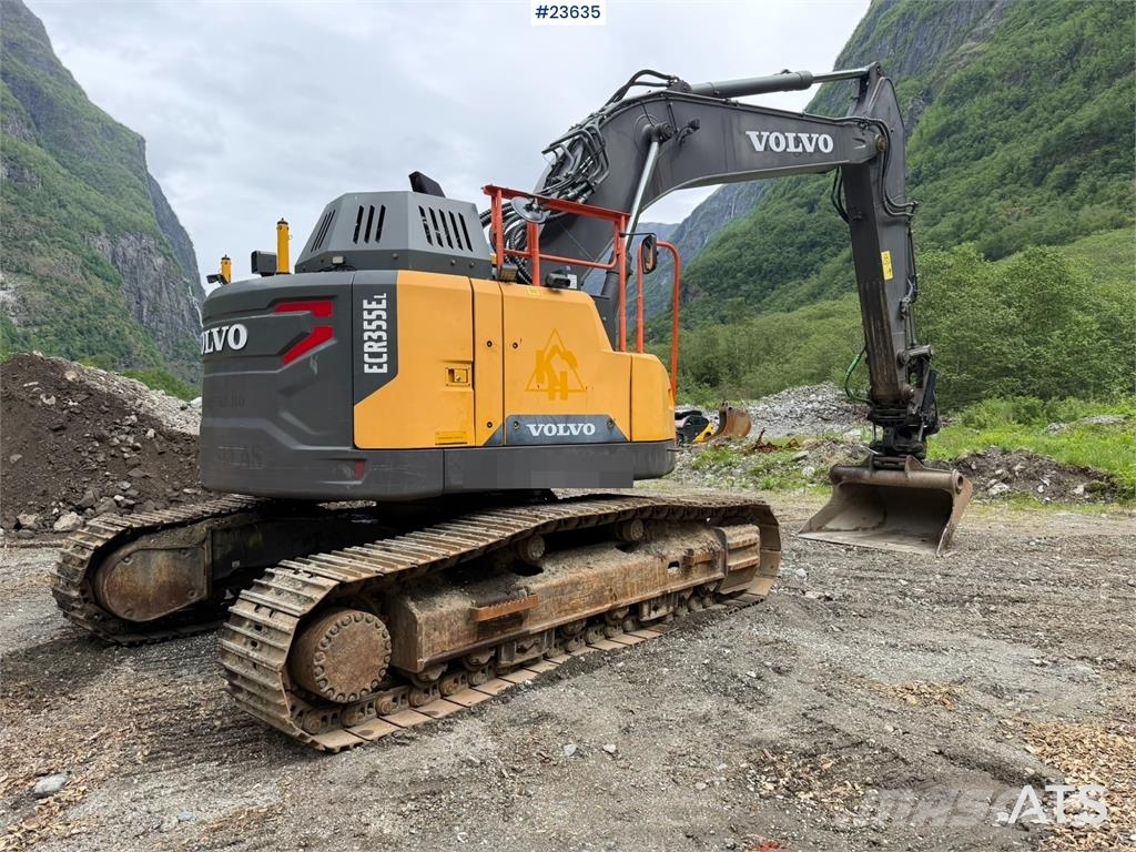Volvo ECR355EL excavator with bucket, rototilt, and GPS Pásové rýpadlá