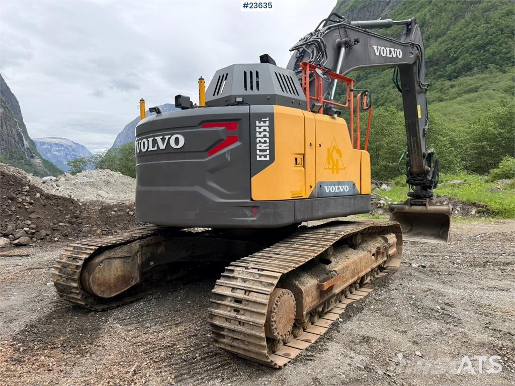 Volvo ECR355EL excavator with bucket, rototilt, and GPS Pásové rýpadlá