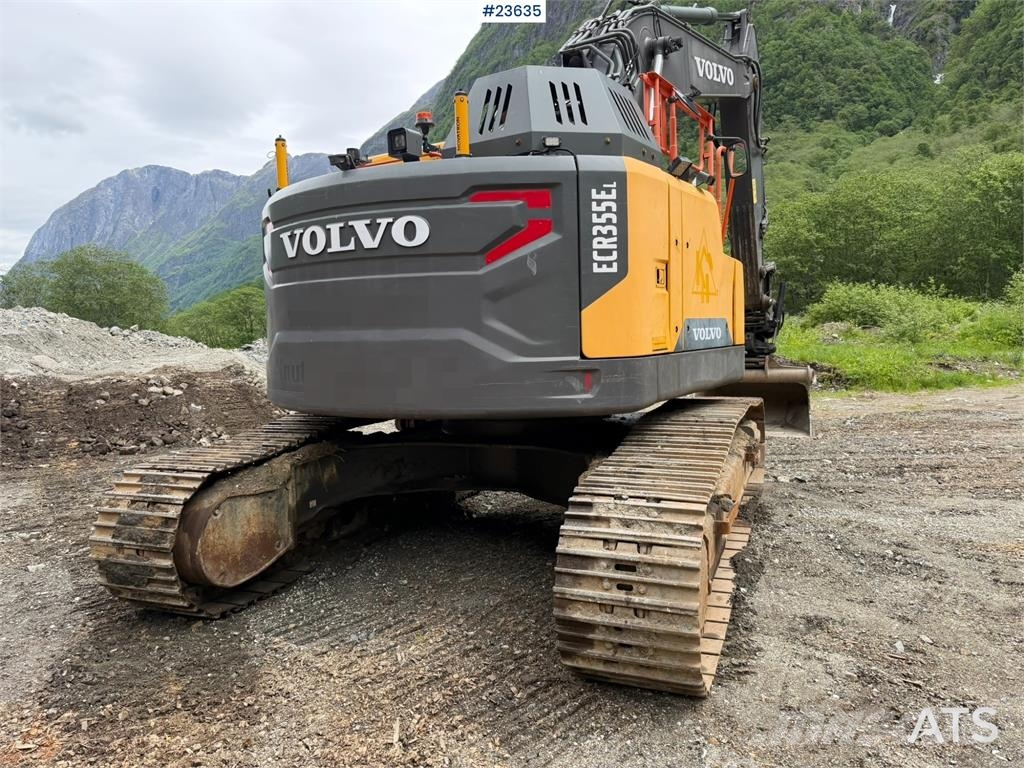 Volvo ECR355EL excavator with bucket, rototilt, and GPS Pásové rýpadlá