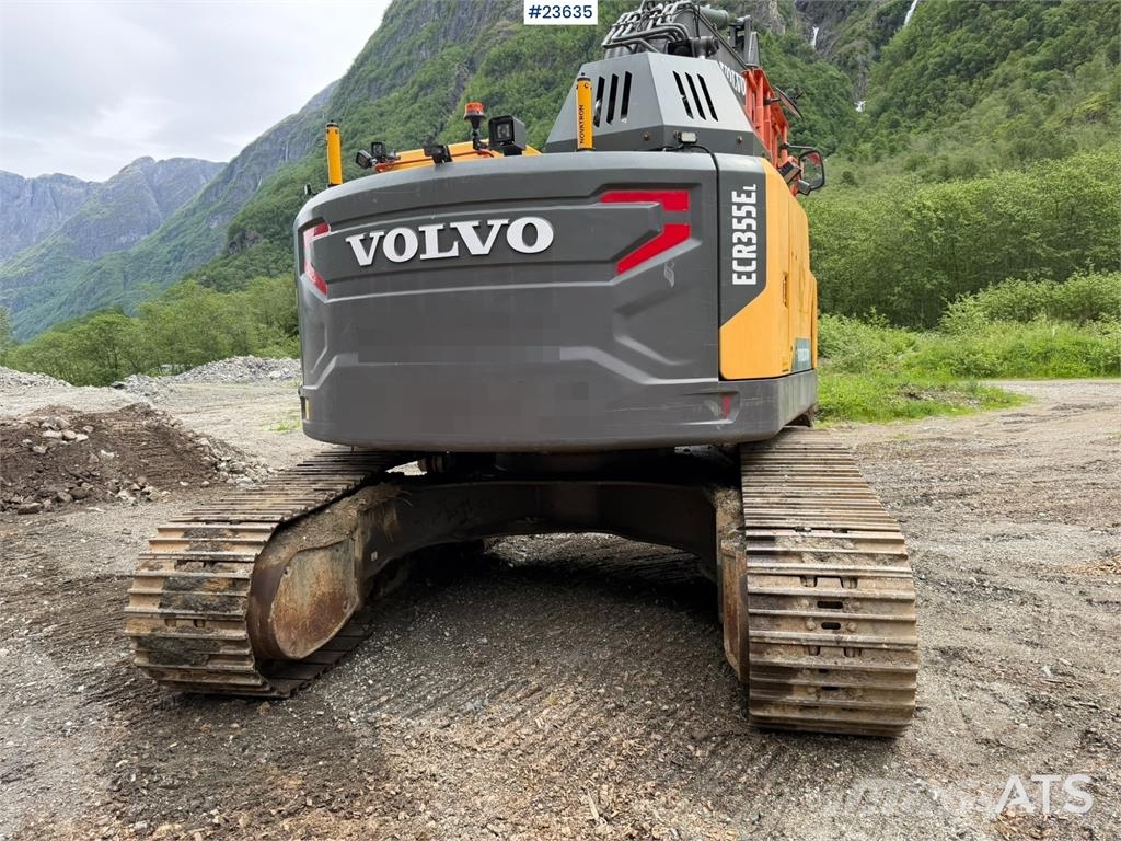 Volvo ECR355EL excavator with bucket, rototilt, and GPS Pásové rýpadlá