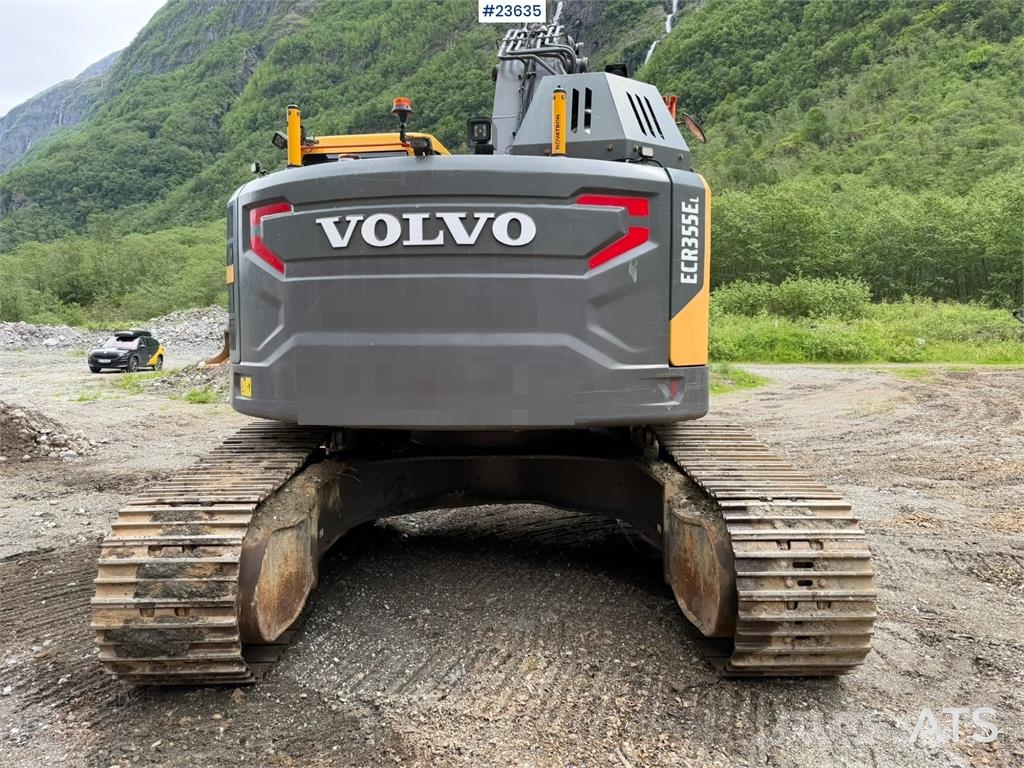 Volvo ECR355EL excavator with bucket, rototilt, and GPS Pásové rýpadlá