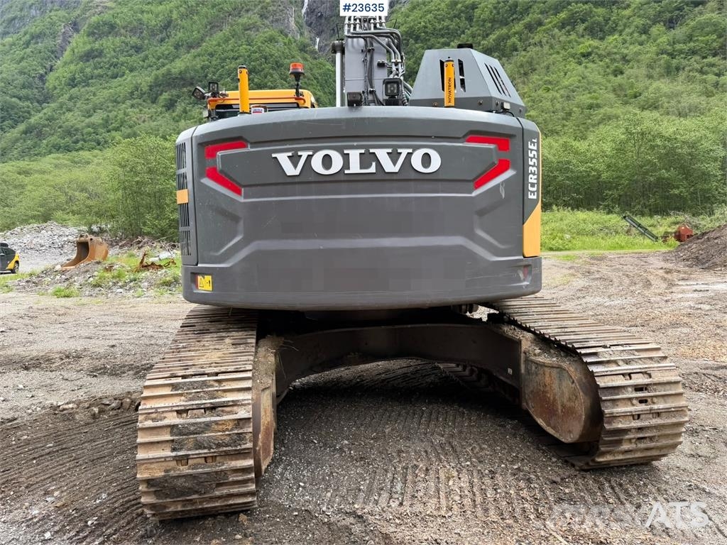 Volvo ECR355EL excavator with bucket, rototilt, and GPS Pásové rýpadlá