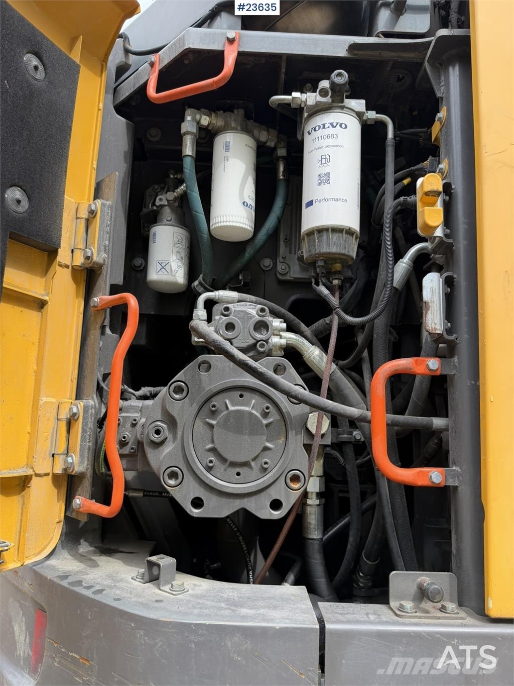 Volvo ECR355EL excavator with bucket, rototilt, and GPS Pásové rýpadlá