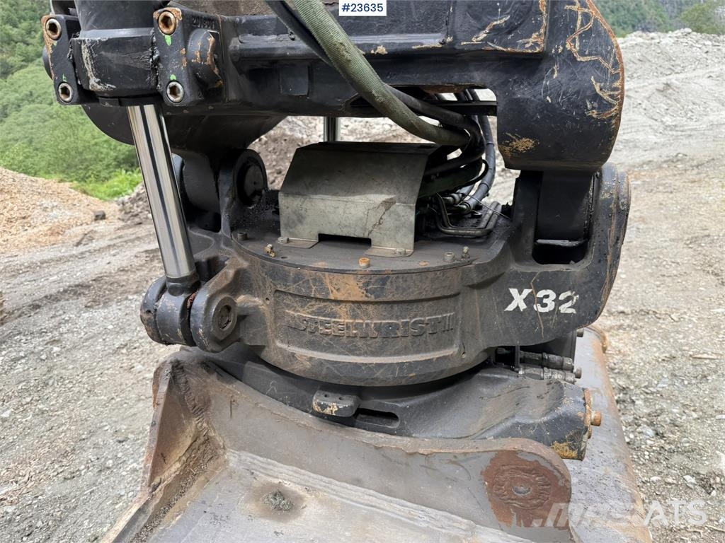 Volvo ECR355EL excavator with bucket, rototilt, and GPS Pásové rýpadlá